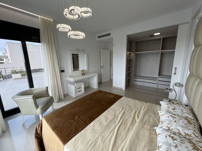 Image No.12-5 Bed Villa for sale