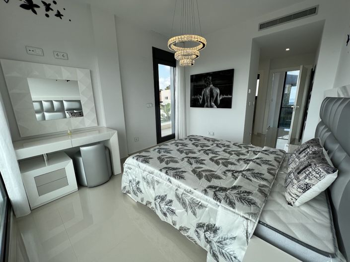 Image No.33-5 Bed Villa for sale