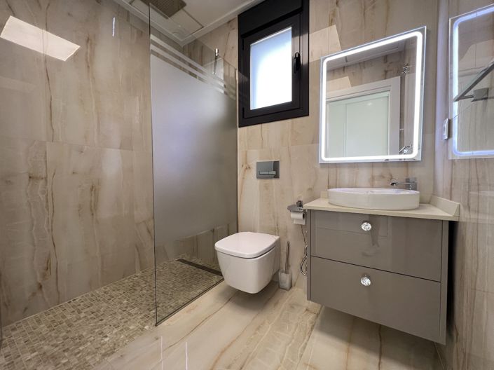 Image No.36-5 Bed Villa for sale