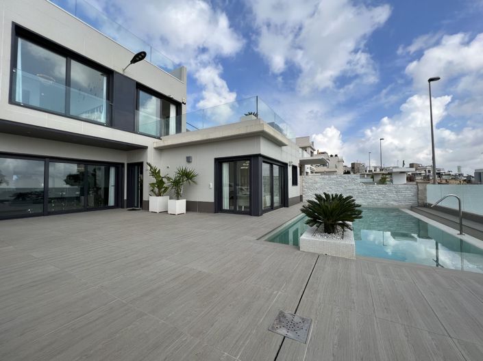 Image No.40-5 Bed Villa for sale