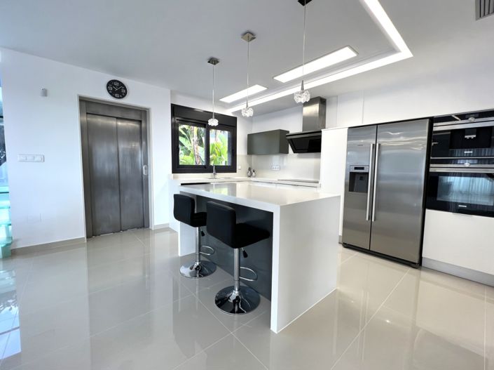 Image No.5-5 Bed Villa for sale