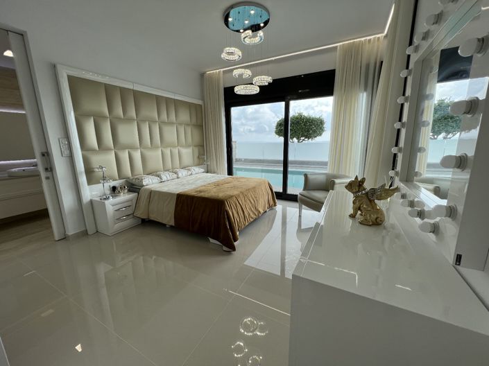 Image No.10-5 Bed Villa for sale