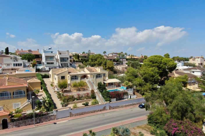 Image No.2-7 Bed Property for sale