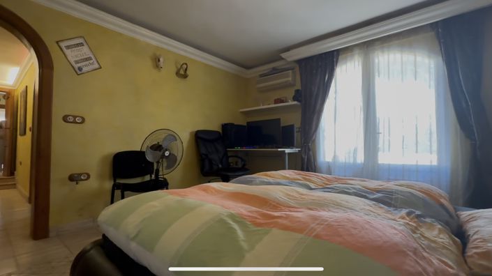 Image No.21-6 Bed Property for sale