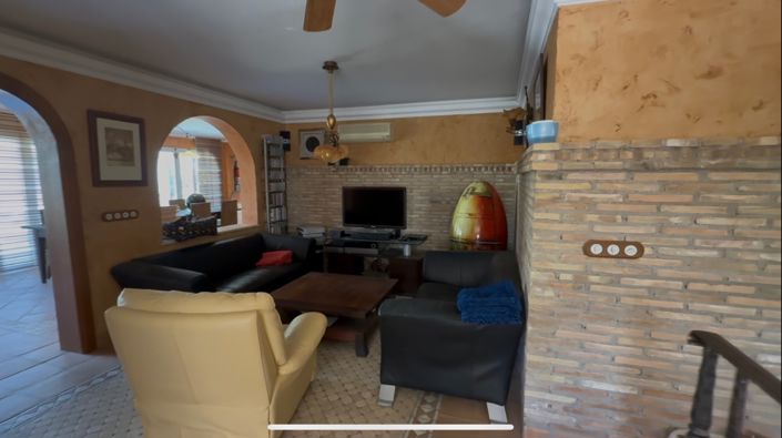 Image No.24-6 Bed Property for sale