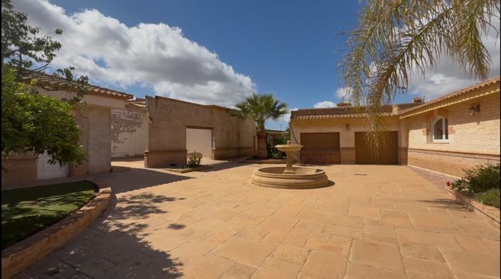 Image No.3-6 Bed Property for sale