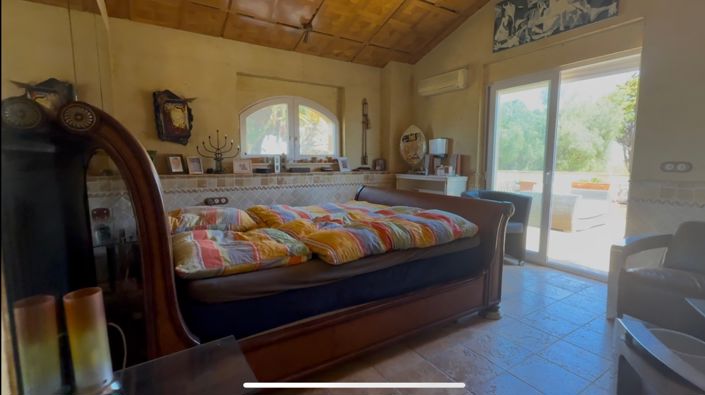 Image No.30-6 Bed Property for sale