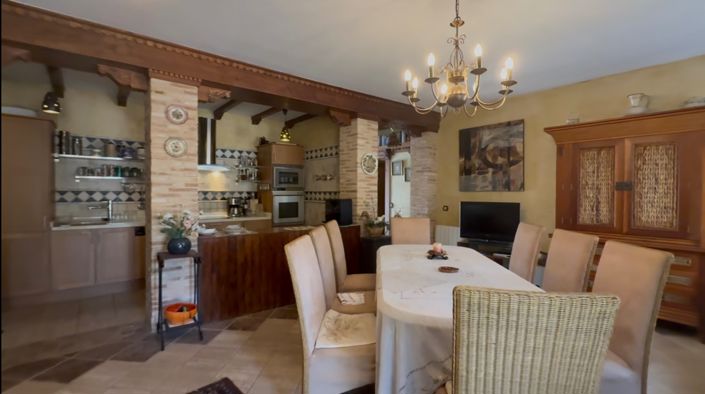 Image No.32-6 Bed Property for sale