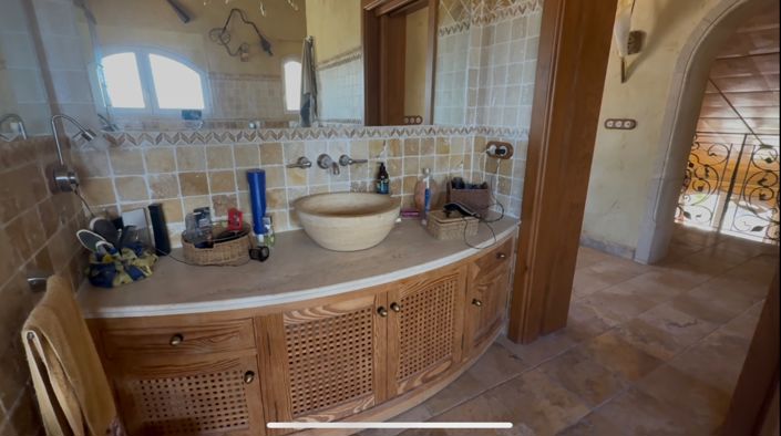 Image No.33-6 Bed Property for sale