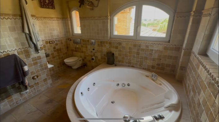 Image No.34-6 Bed Property for sale