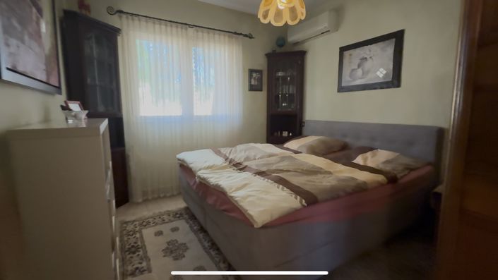 Image No.36-6 Bed Property for sale