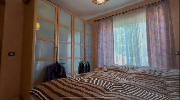 Image No.40-6 Bed Property for sale