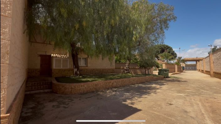 Image No.42-6 Bed Property for sale