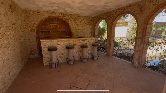 Image No.8-6 Bed Property for sale