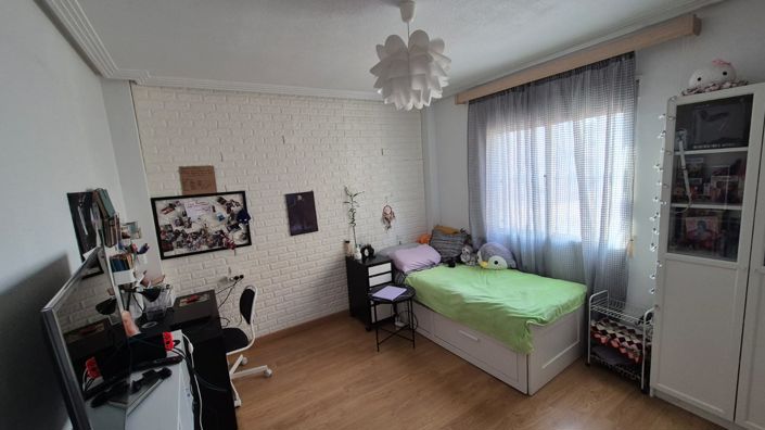 Image No.12-3 Bed Property for sale