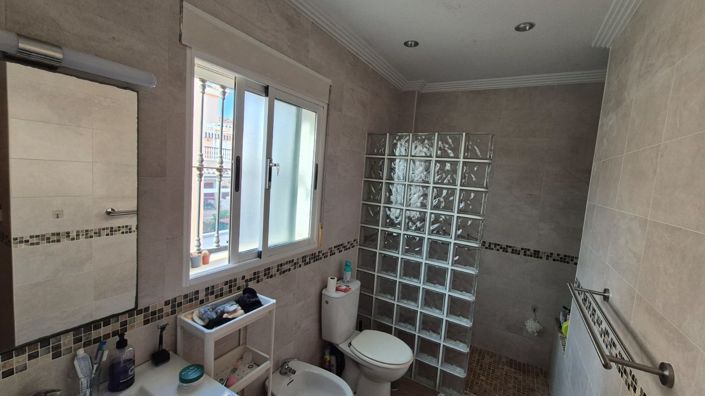 Image No.18-3 Bed Property for sale