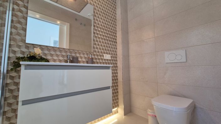 Image No.13-4 Bed Property for sale