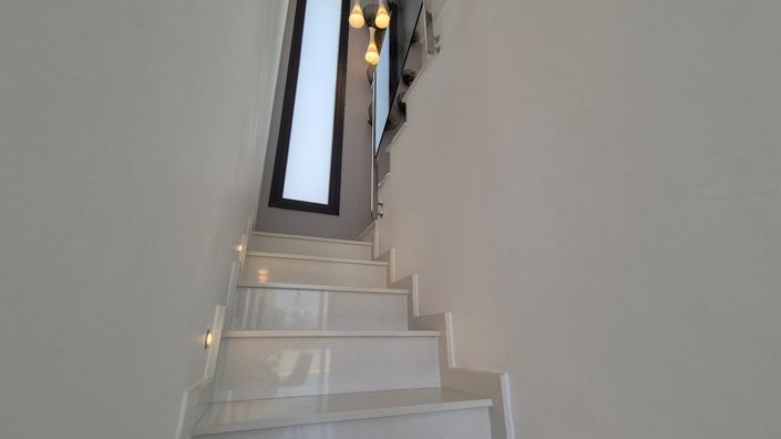 Image No.24-4 Bed Property for sale