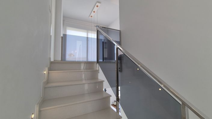 Image No.25-4 Bed Property for sale