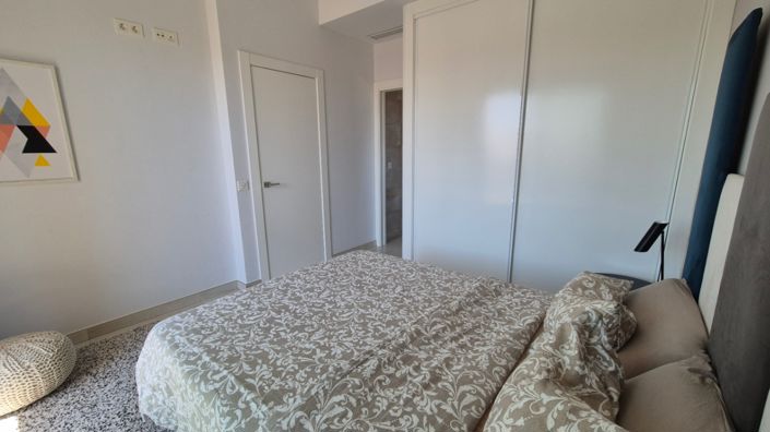 Image No.28-4 Bed Property for sale