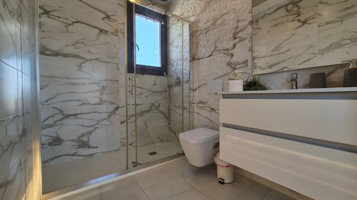 Image No.33-4 Bed Property for sale