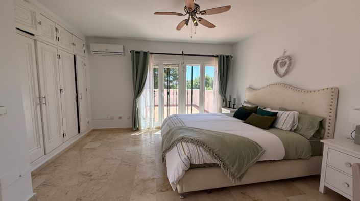 Image No.23-4 Bed Property for sale