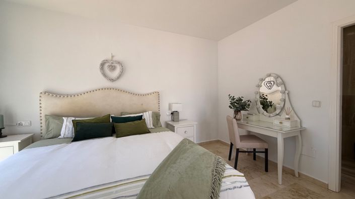 Image No.25-4 Bed Property for sale