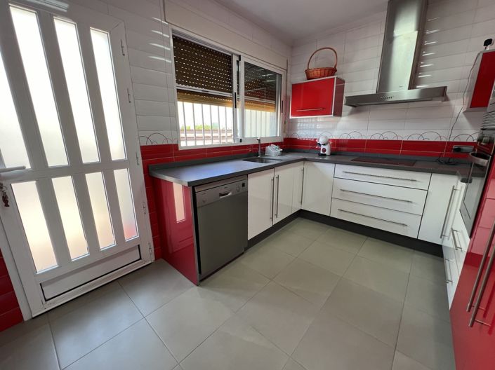 Image No.14-3 Bed House for sale