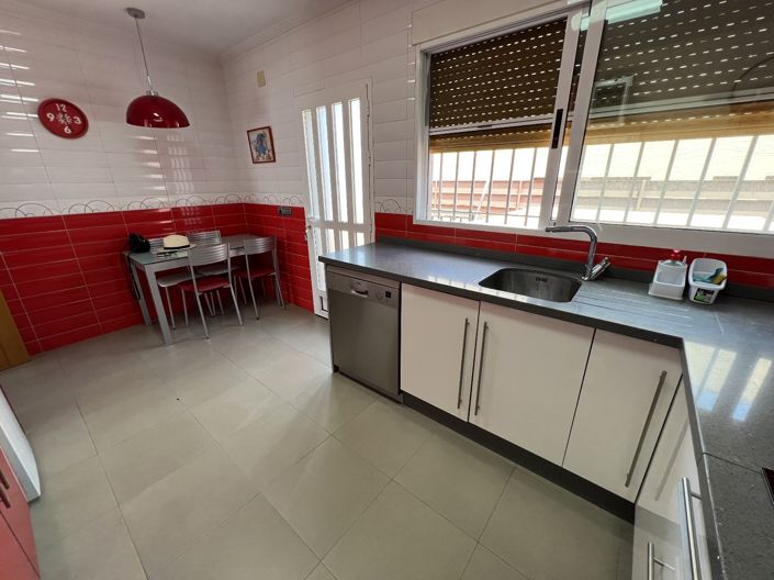 Image No.16-3 Bed House for sale