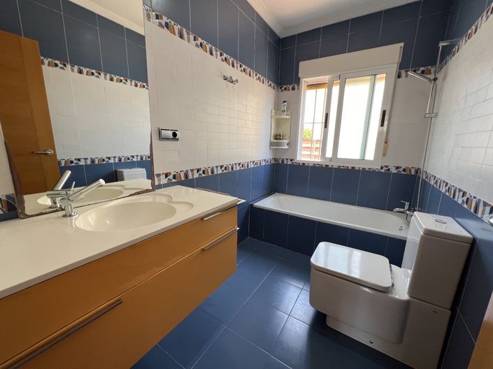 Image No.17-3 Bed House for sale