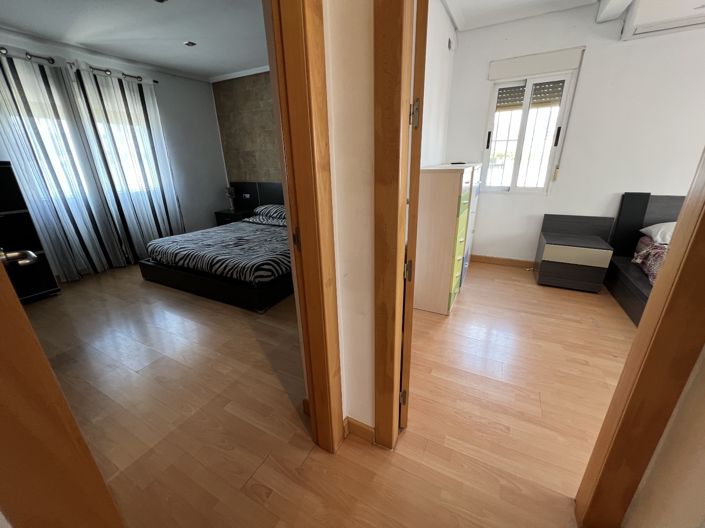 Image No.18-3 Bed House for sale