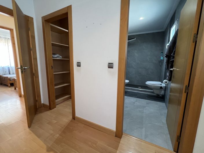 Image No.21-3 Bed House for sale