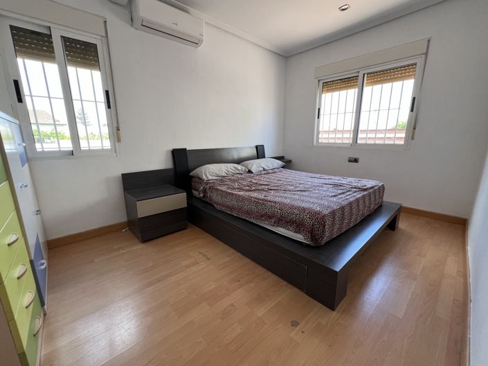 Image No.25-3 Bed House for sale