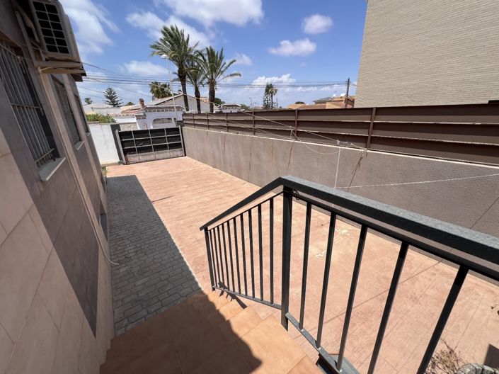 Image No.37-3 Bed House for sale