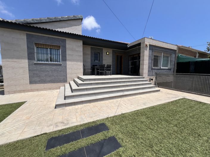 Image No.8-3 Bed House for sale