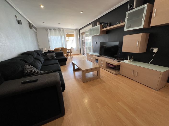 Image No.10-3 Bed House for sale