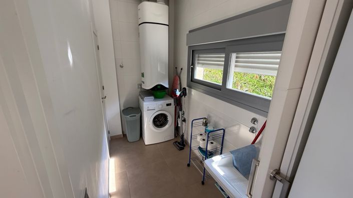 Image No.11-3 Bed Property for sale