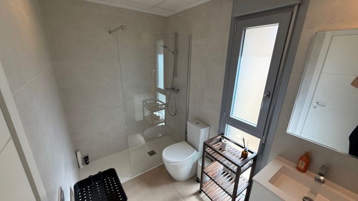 Image No.17-3 Bed Property for sale