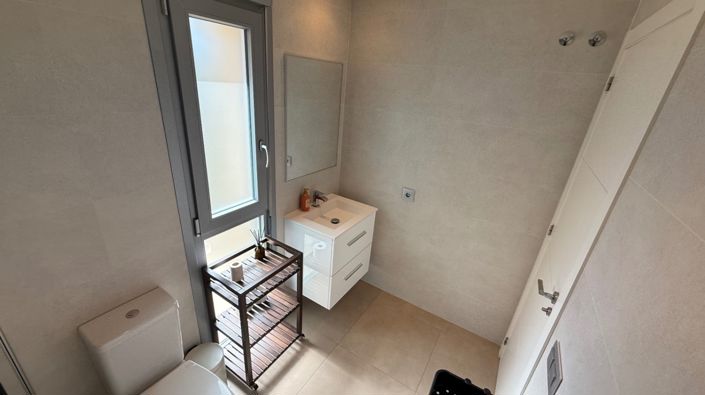 Image No.18-3 Bed Property for sale