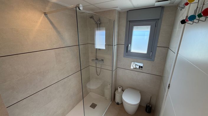 Image No.24-3 Bed Property for sale