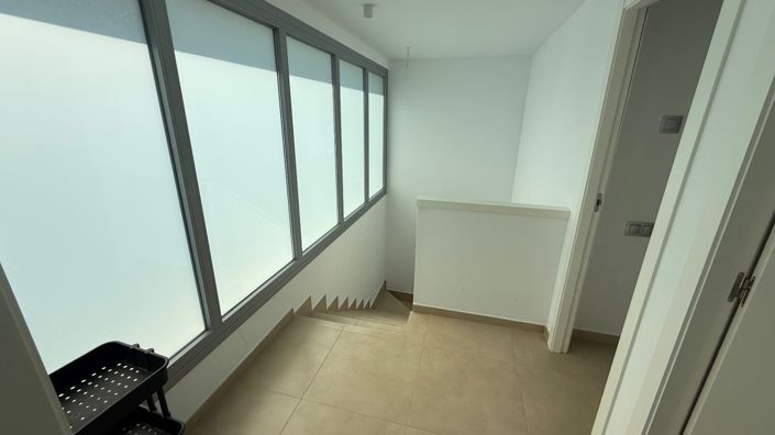 Image No.26-3 Bed Property for sale