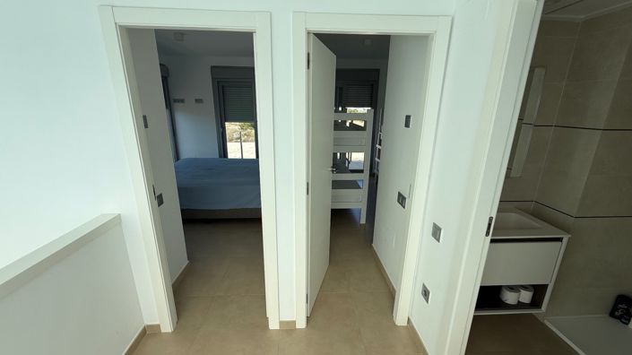 Image No.27-3 Bed Property for sale