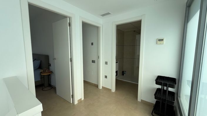 Image No.28-3 Bed Property for sale