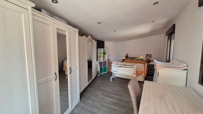 Image No.16-2 Bed Property for sale